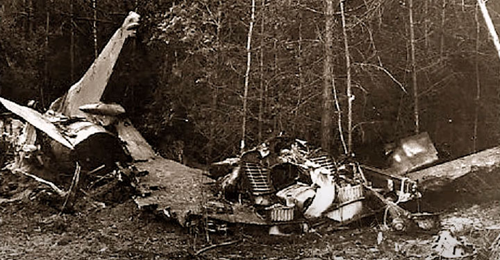 Разбитый самолет Юрия Гагарина после катастрофы